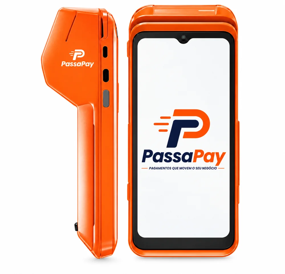 Maquininha Passa Pay, vista lateral e frontal, com a logo na tela